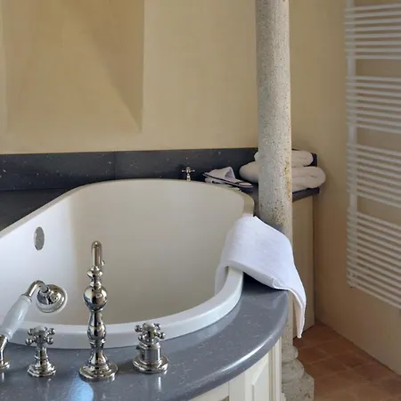 Bed and Breakfast Chateau Royal De Saint-saturnin