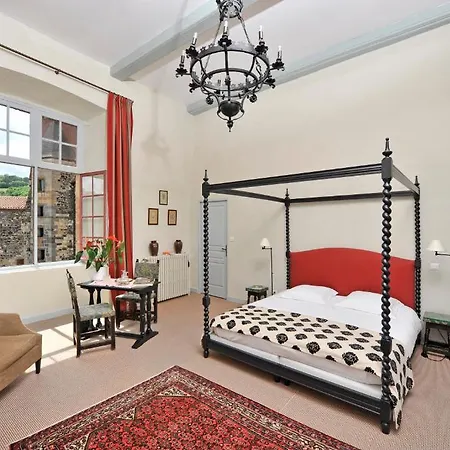 Chateau Royal De Saint-saturnin 3*