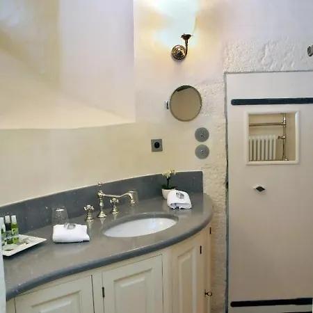 Chateau Royal De Saint-saturnin 3*