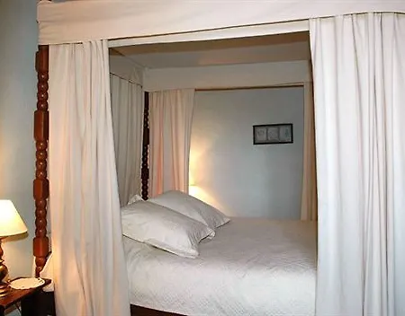 Chateau Royal De Saint-saturnin Сен-Сатюрнен