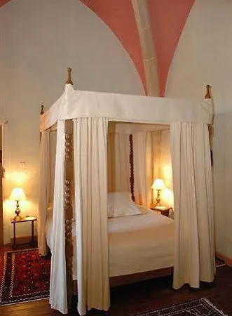 Château Royal De Saint-saturnin 3*