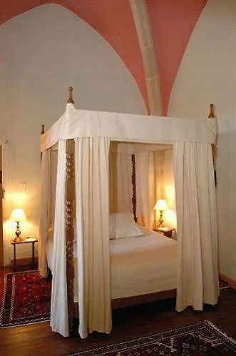 Chateau Royal De Saint-saturnin 3*